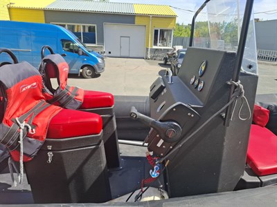 Лодка Буревестник 580 ST в комплекте с ПЛМ  MERCURY 115  и прицепом - фото 19047